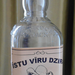 Personalizētas pudeļu etiķetes