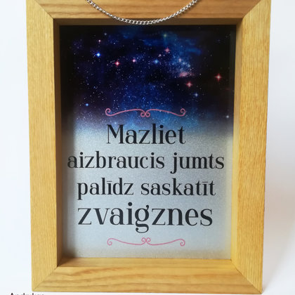 Glezniņa koka rāmī ar ķēdīti pakarināšanai, 18x23 cm, cena 11 eur