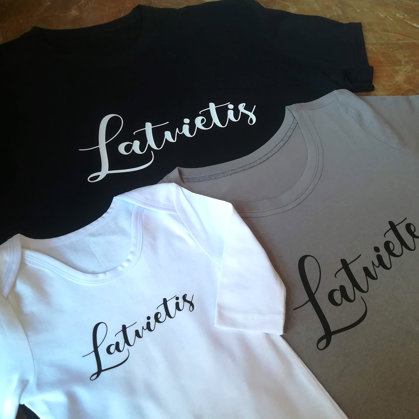 T-krekli ar apdruku, cena ar vienas puses apdruku 10-12 eur. Pasūtot vairumā - atlaides.